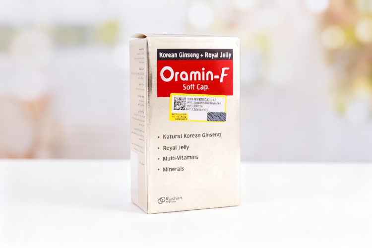 کپسول اورامین اف برای آقایان روی سطح سفید